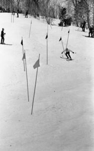 slalom skiing